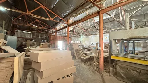 1 Rendell Road, Wadeville, Germiston, South Africa has a 2600m² Warehouse Available To Let (9)